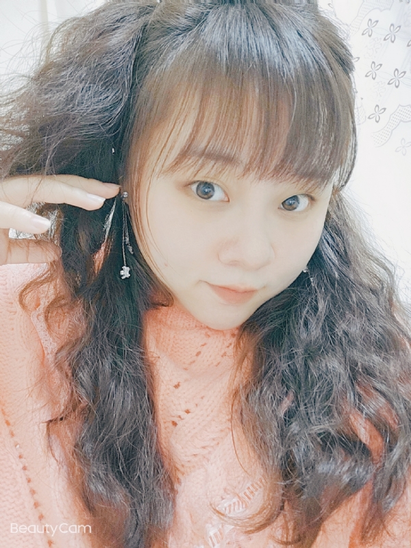 艾薇儿的第一张照片--湖北残疾人相亲网